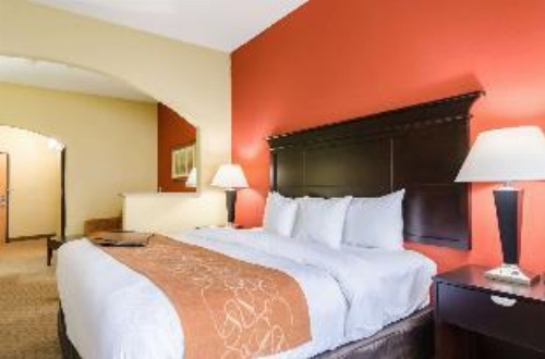 Comfort Suites Salina image 1