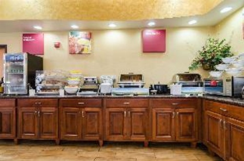 Comfort Suites Salina image 20