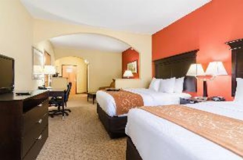 Comfort Suites Salina image 21