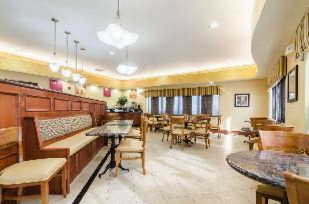 Comfort Suites Salina Main image